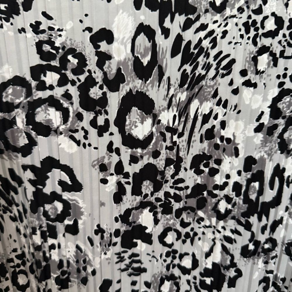 East 5th Black & Gray Animal Print Short Sleeve Ruffle Blouse - Picture 7 of 9